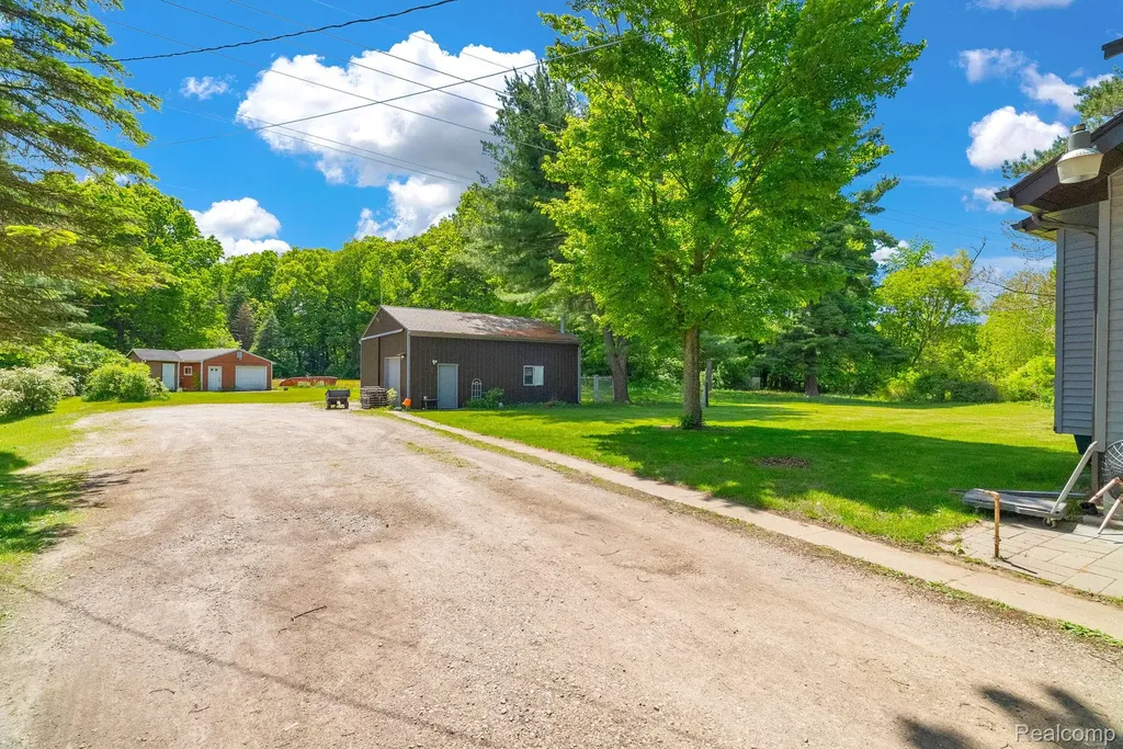 4207 Pine Grove Avenue Fort Gratiot Charter Township MI 48059