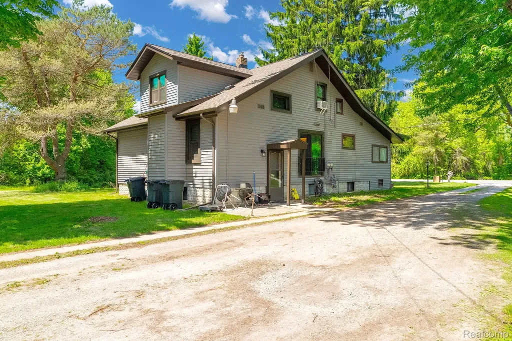 4207 Pine Grove Avenue Fort Gratiot Charter Township MI 48059