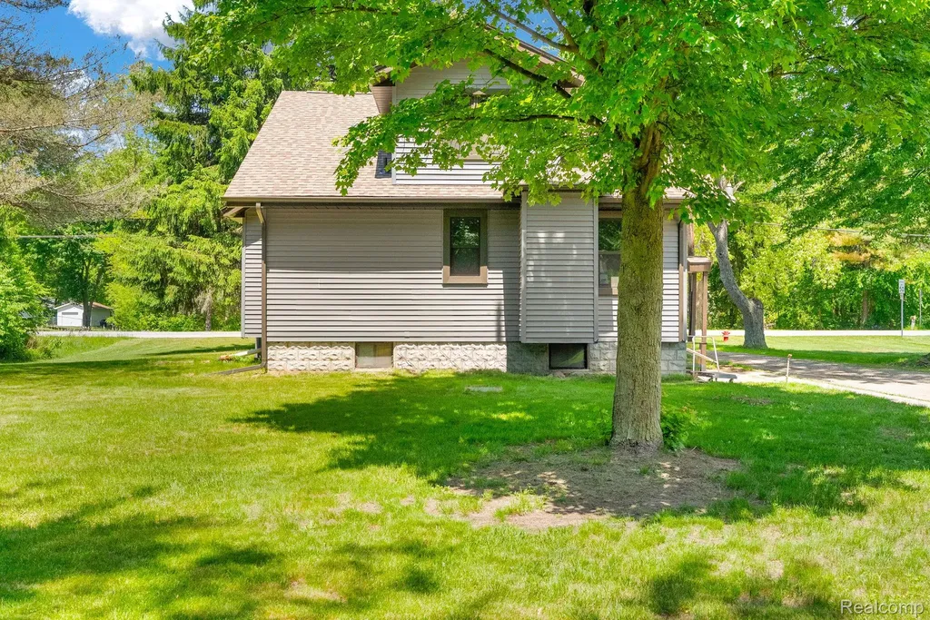4207 Pine Grove Avenue Fort Gratiot Charter Township MI 48059