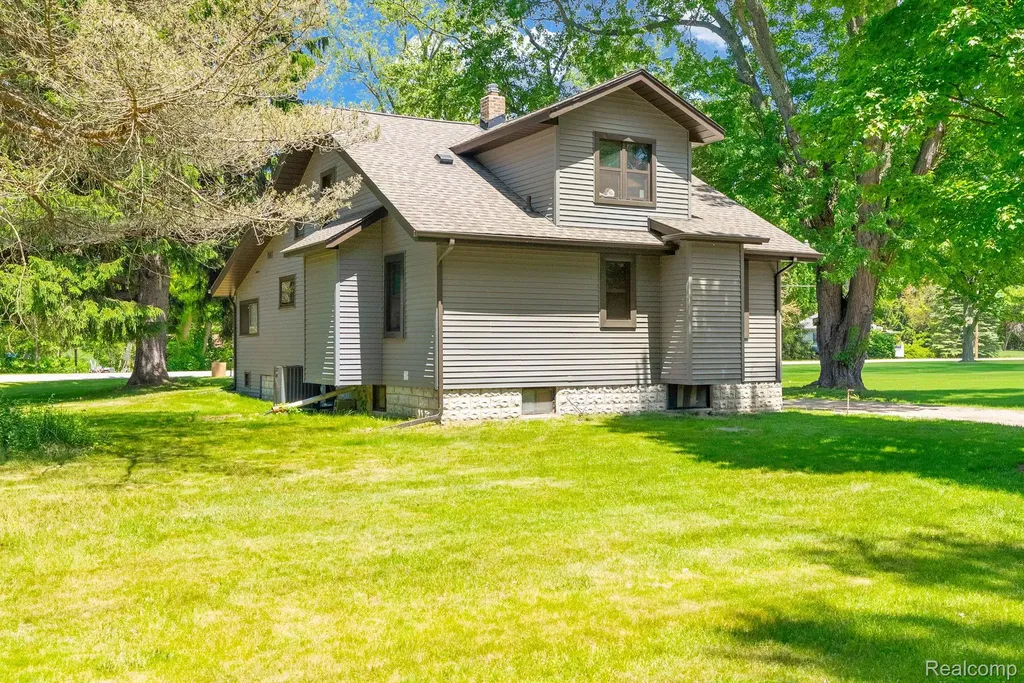4207 Pine Grove Avenue Fort Gratiot Charter Township MI 48059