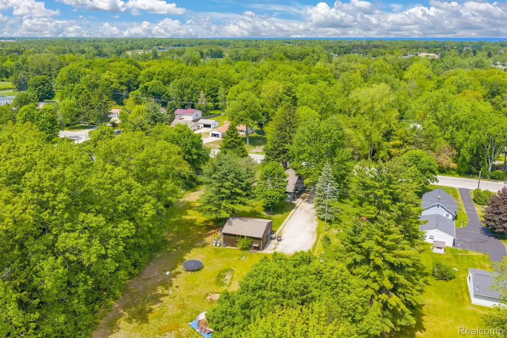 4207 Pine Grove Avenue Fort Gratiot Charter Township MI 48059