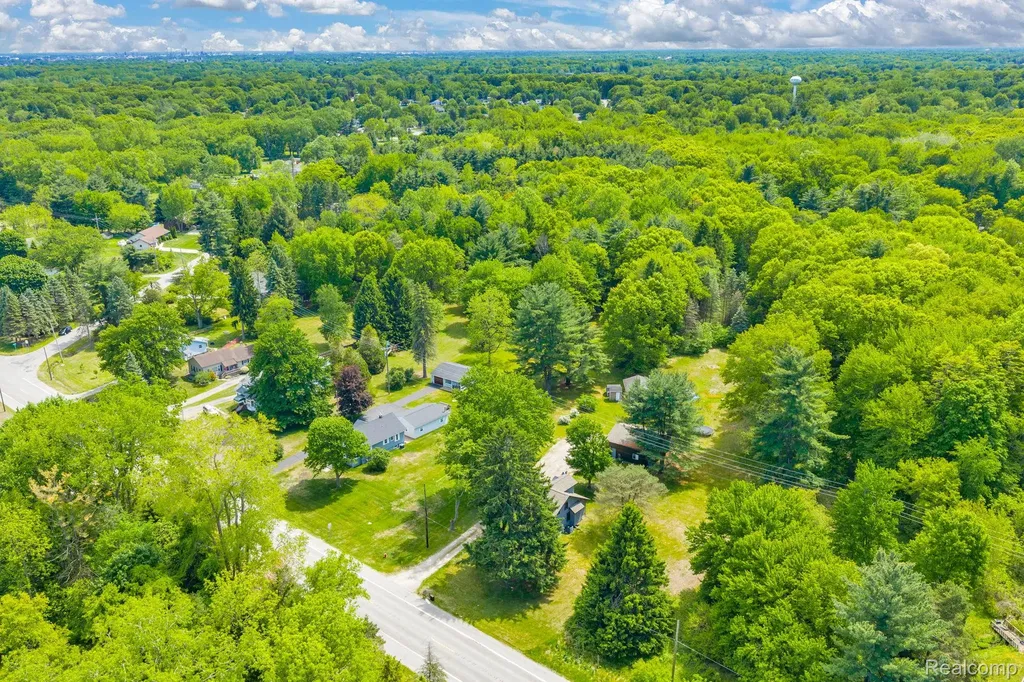 4207 Pine Grove Avenue Fort Gratiot Charter Township MI 48059