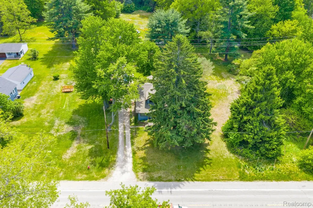 4207 Pine Grove Avenue Fort Gratiot Charter Township MI 48059