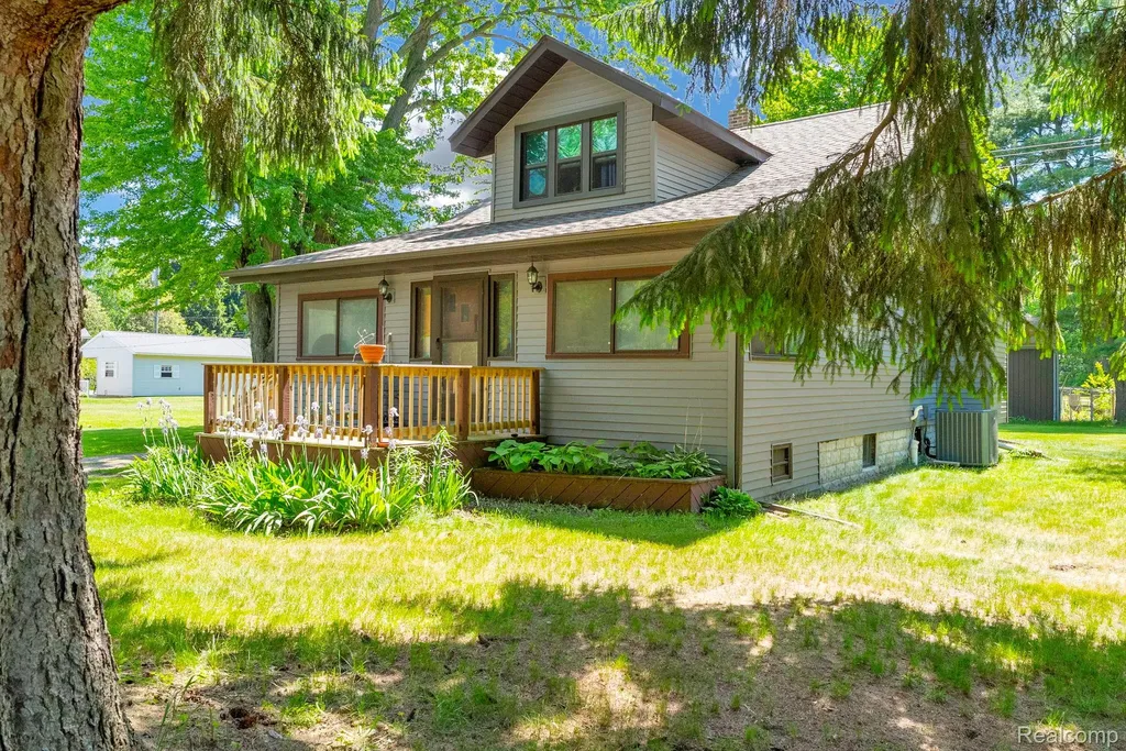 4207 Pine Grove Avenue Fort Gratiot Charter Township MI 48059