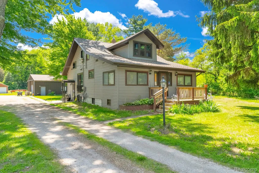 4207 Pine Grove Avenue Fort Gratiot Charter Township MI 48059