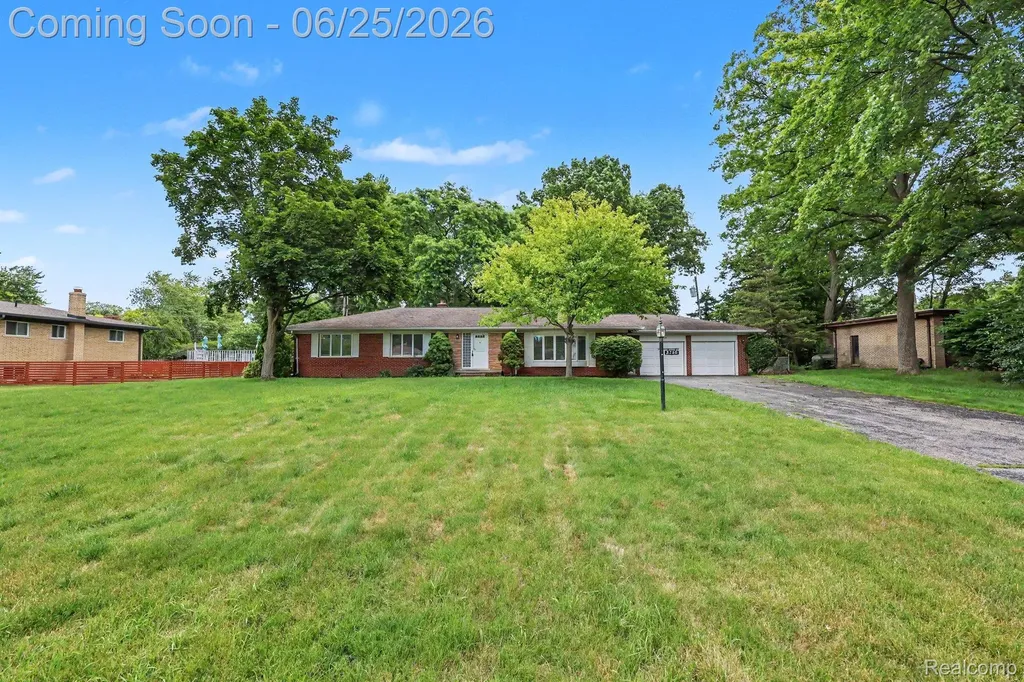 3750 Beach Road Troy City MI 48084