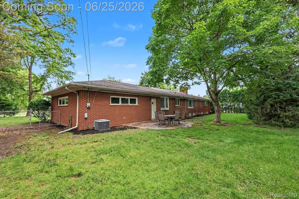 3750 Beach Road Troy City MI 48084