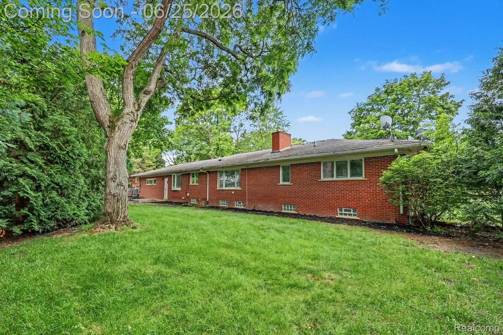3750 Beach Road Troy City MI 48084