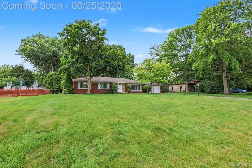 3750 Beach Road Troy City MI 48084