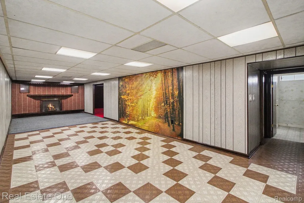1347 E Square Lake Road Troy City MI 48085