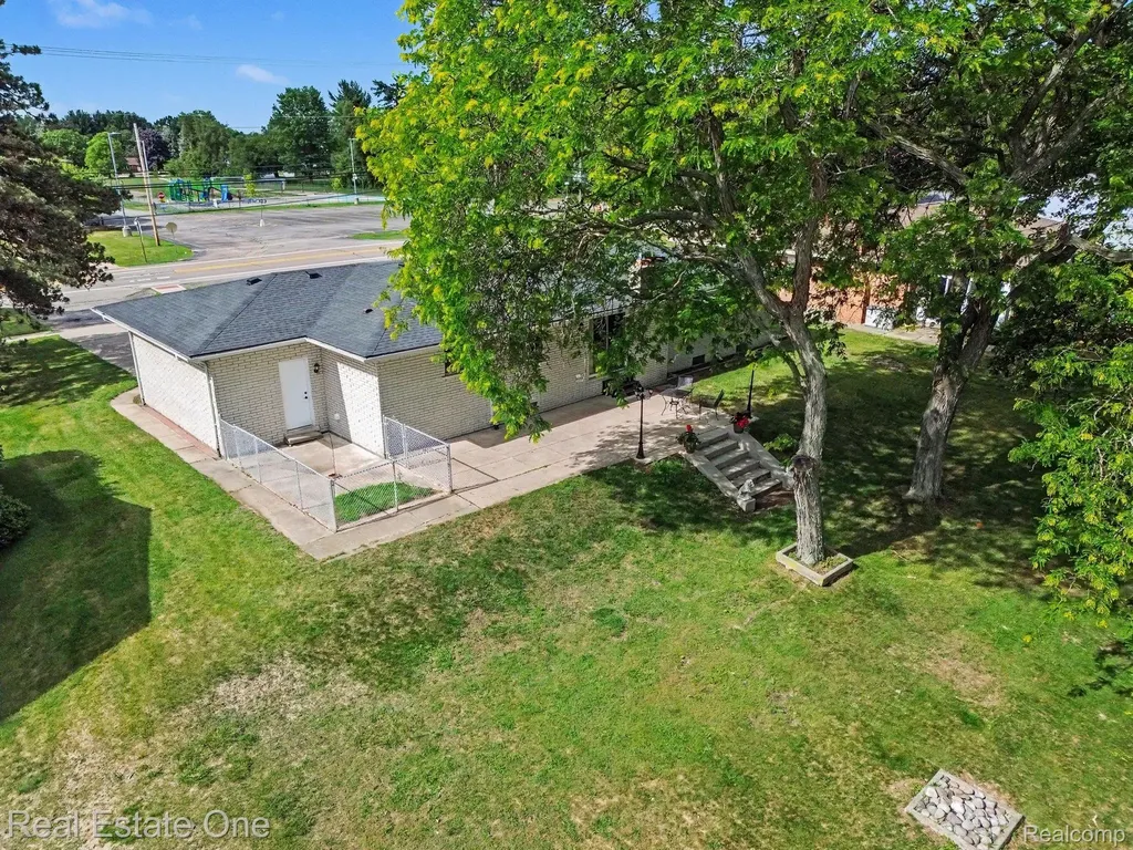 1347 E Square Lake Road Troy City MI 48085