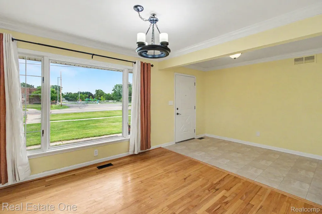 1347 E Square Lake Road Troy City MI 48085