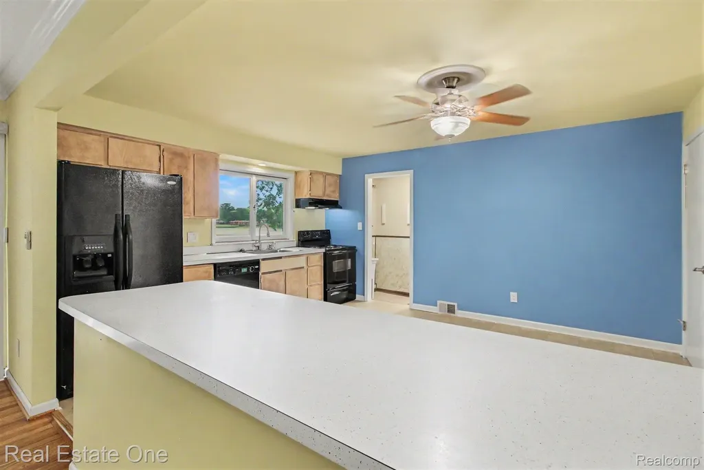 1347 E Square Lake Road Troy City MI 48085