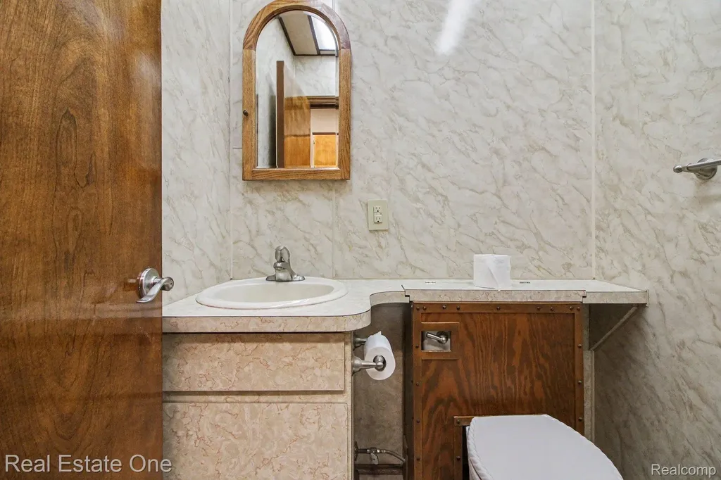 1347 E Square Lake Road Troy City MI 48085