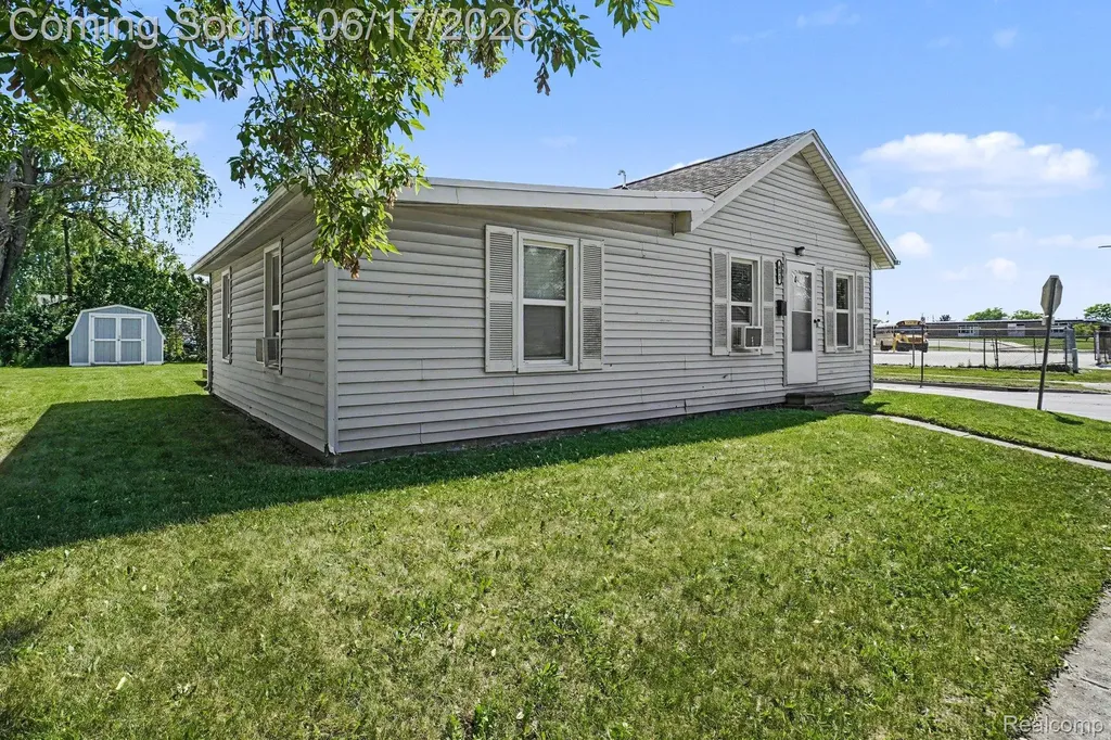 651 S Elm Street Lapeer City MI 48446