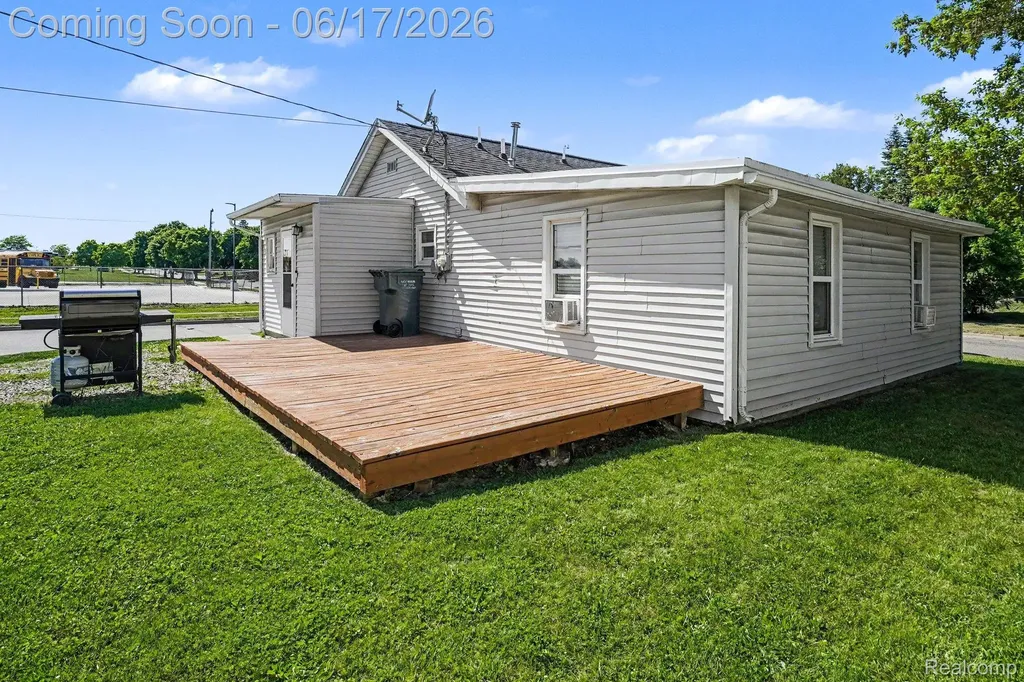 651 S Elm Street Lapeer City MI 48446