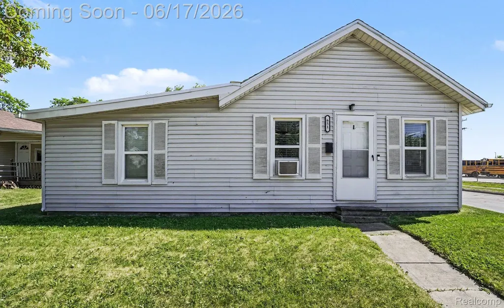 651 S Elm Street Lapeer City MI 48446