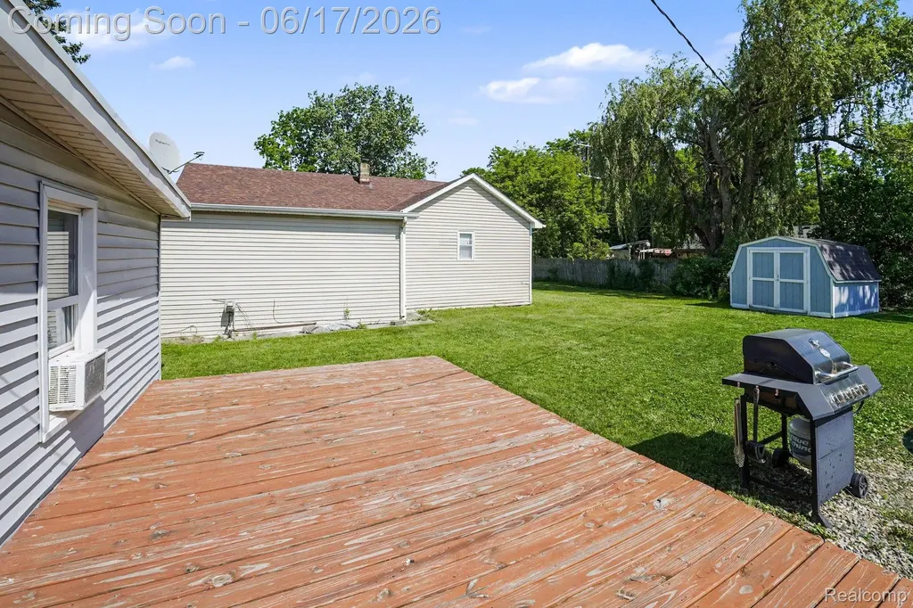 651 S Elm Street Lapeer City MI 48446
