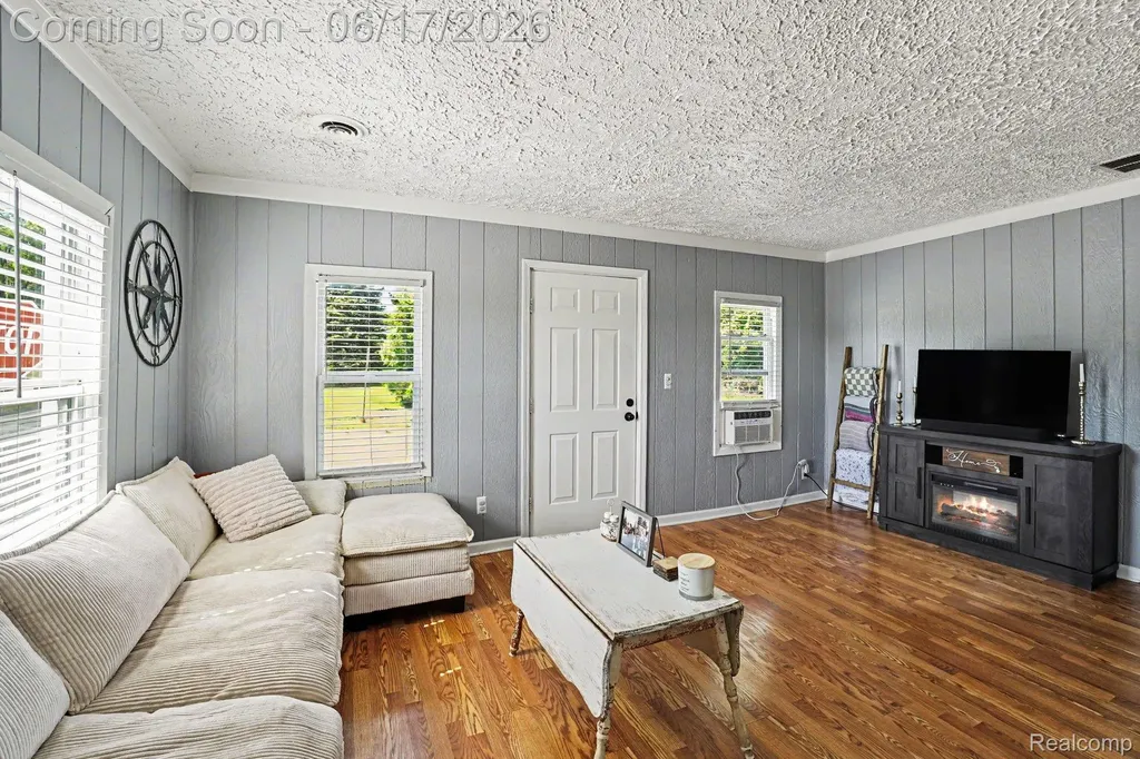 651 S Elm Street Lapeer City MI 48446