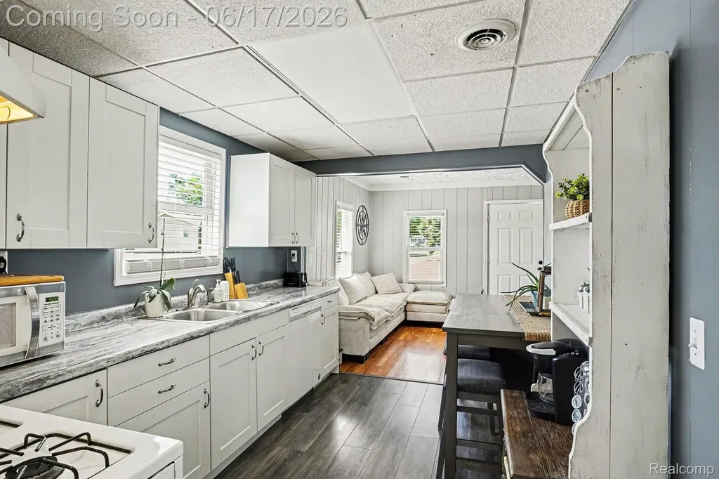 651 S Elm Street Lapeer City MI 48446