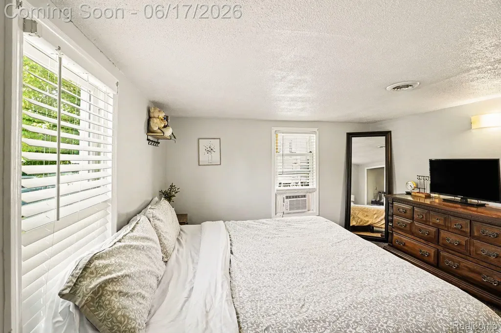 651 S Elm Street Lapeer City MI 48446