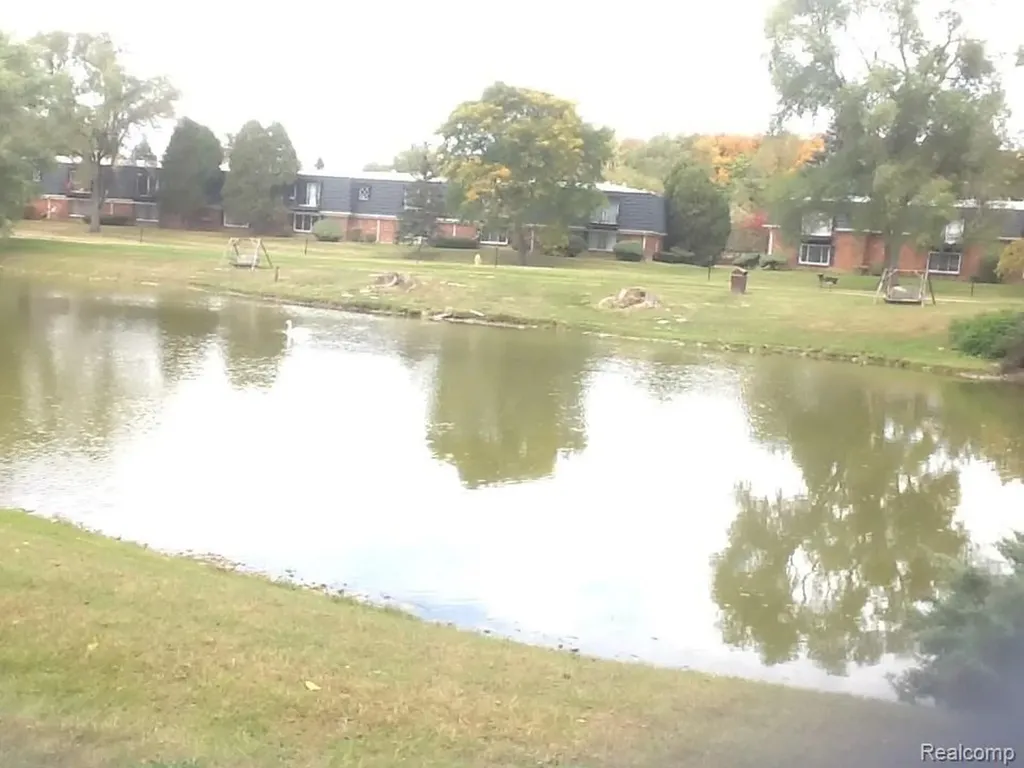 1826 Colonial Village Way Waterford Charter Township MI 48328
