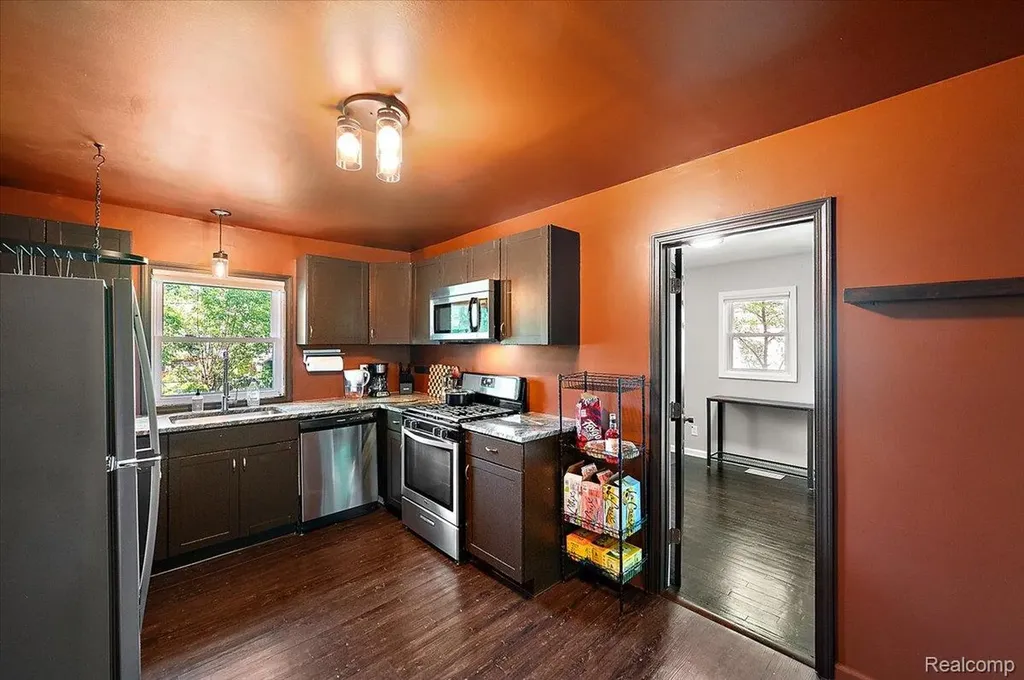 136 W Elza Avenue Hazel Park City MI 48030