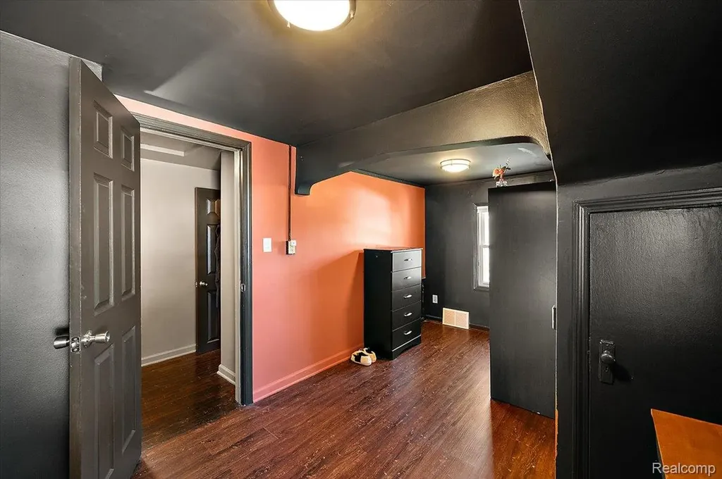 136 W Elza Avenue Hazel Park City MI 48030