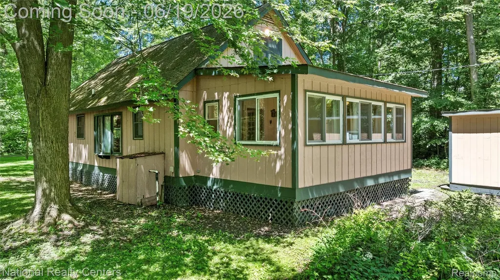 146 Algonac Road Clay Township MI 48001