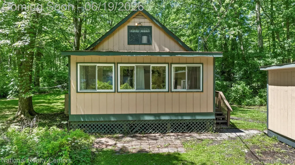 146 Algonac Road Clay Township MI 48001
