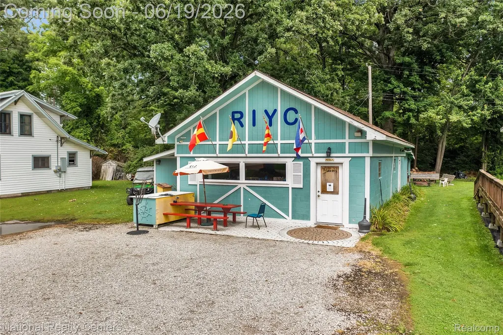 146 Algonac Road Clay Township MI 48001