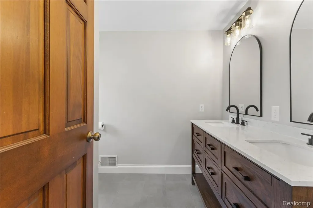 1420 Bush Creek Drive Grand Blanc City MI 48439