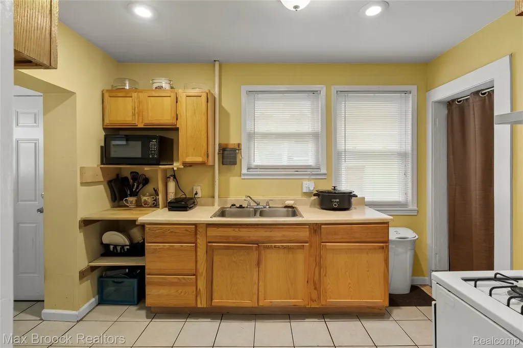 113 Kemp Street Pontiac City MI 48342