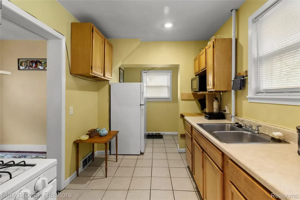 113 Kemp Street Pontiac City MI 48342