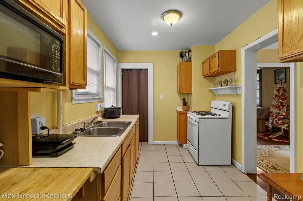 113 Kemp Street Pontiac City MI 48342