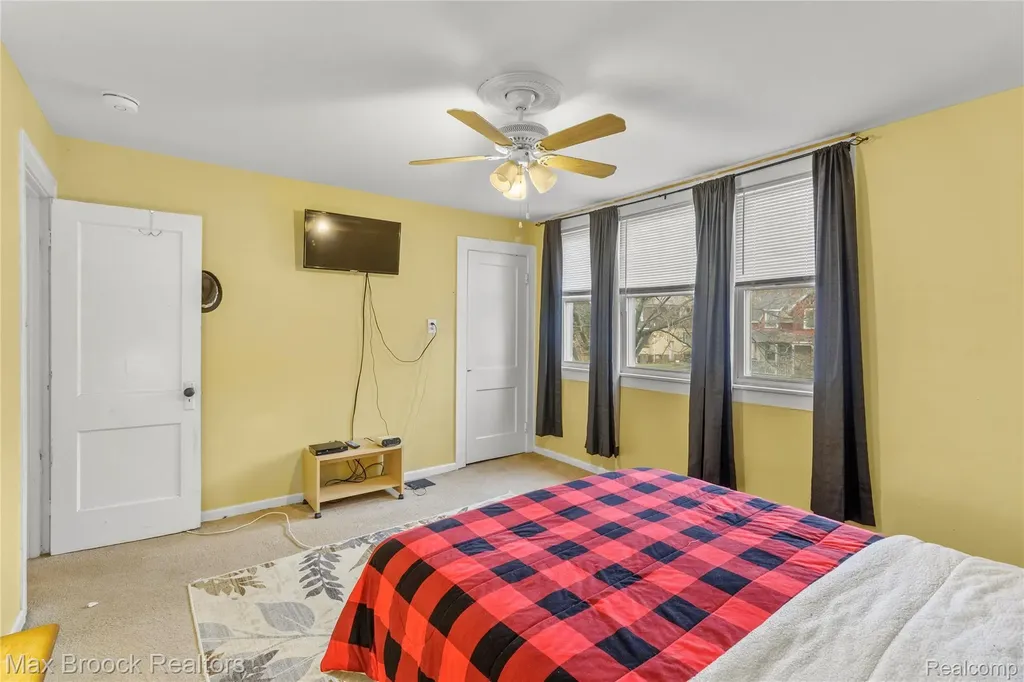 113 Kemp Street Pontiac City MI 48342