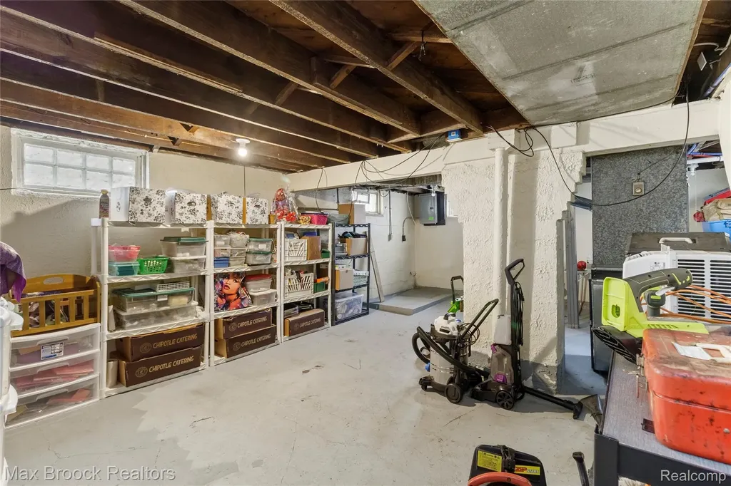 113 Kemp Street Pontiac City MI 48342