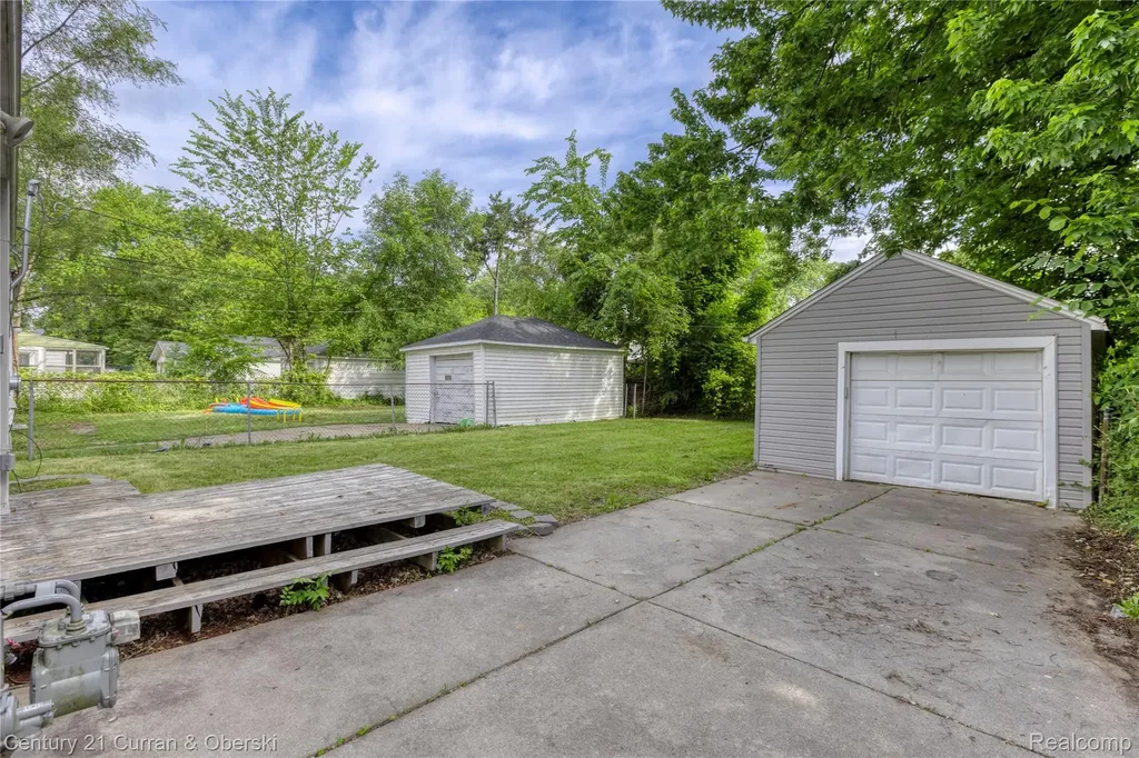 18777 Kingsville Street Harper Woods City MI 48225