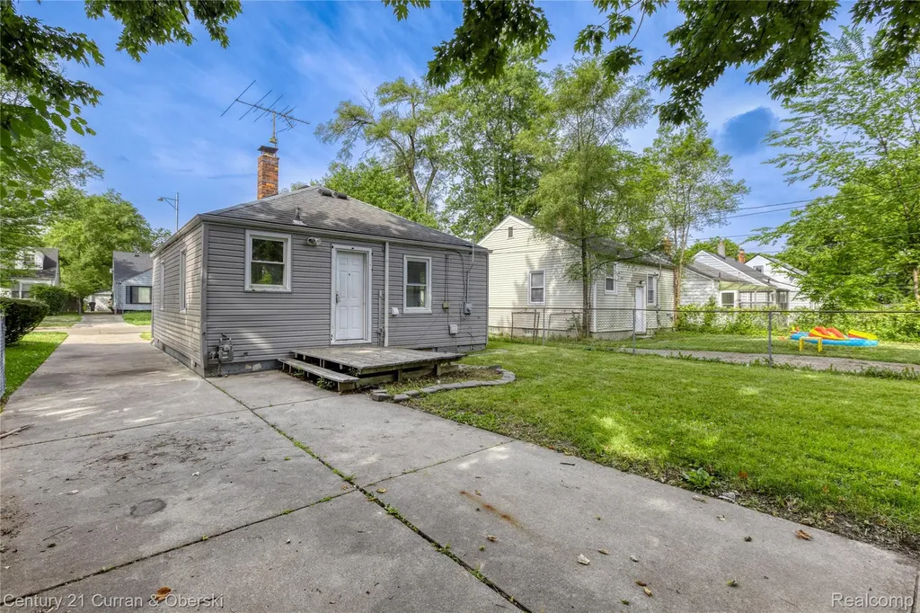 18777 Kingsville Street Harper Woods City MI 48225