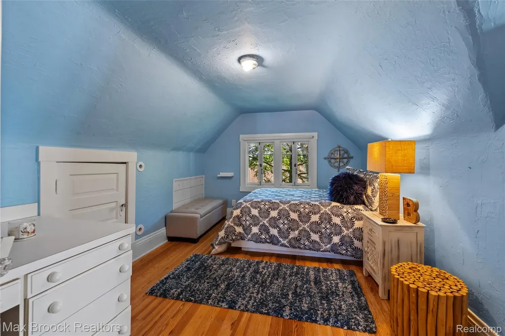 532 Brookside Avenue Birmingham City MI 48009