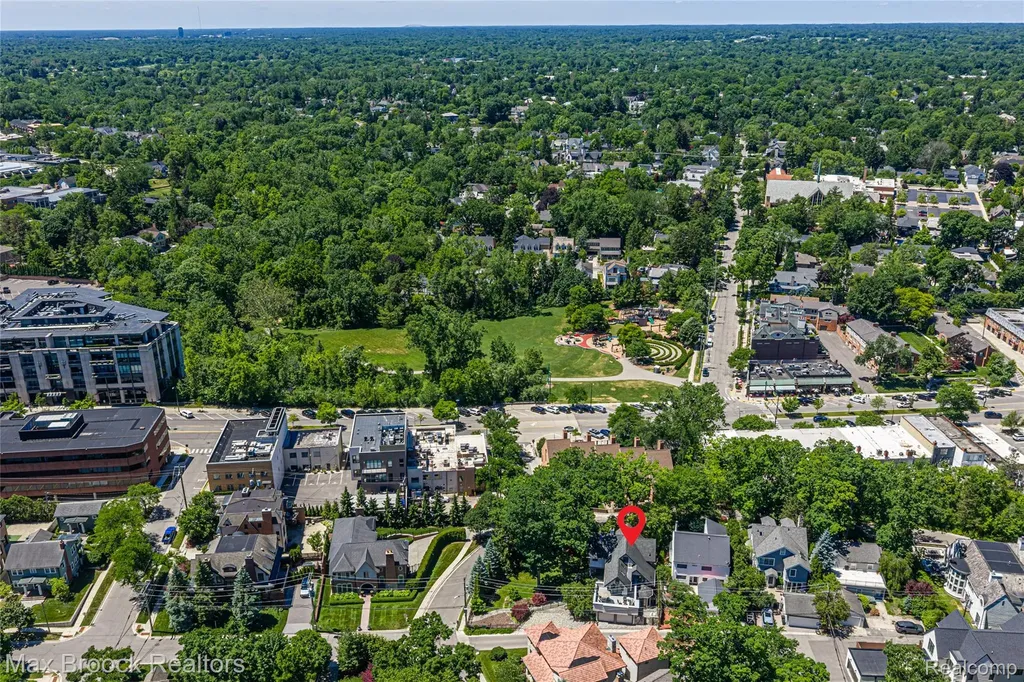 532 Brookside Avenue Birmingham City MI 48009