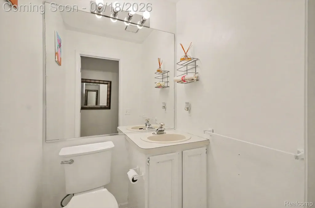 425 Thornridge Court Rochester Hills City MI 48307