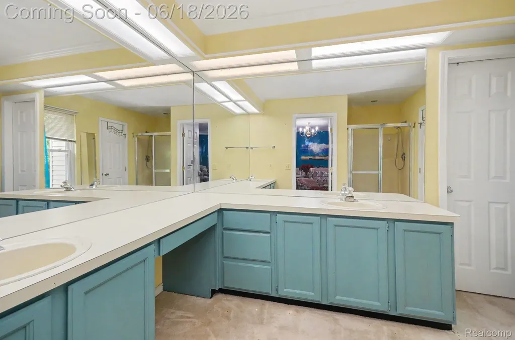425 Thornridge Court Rochester Hills City MI 48307