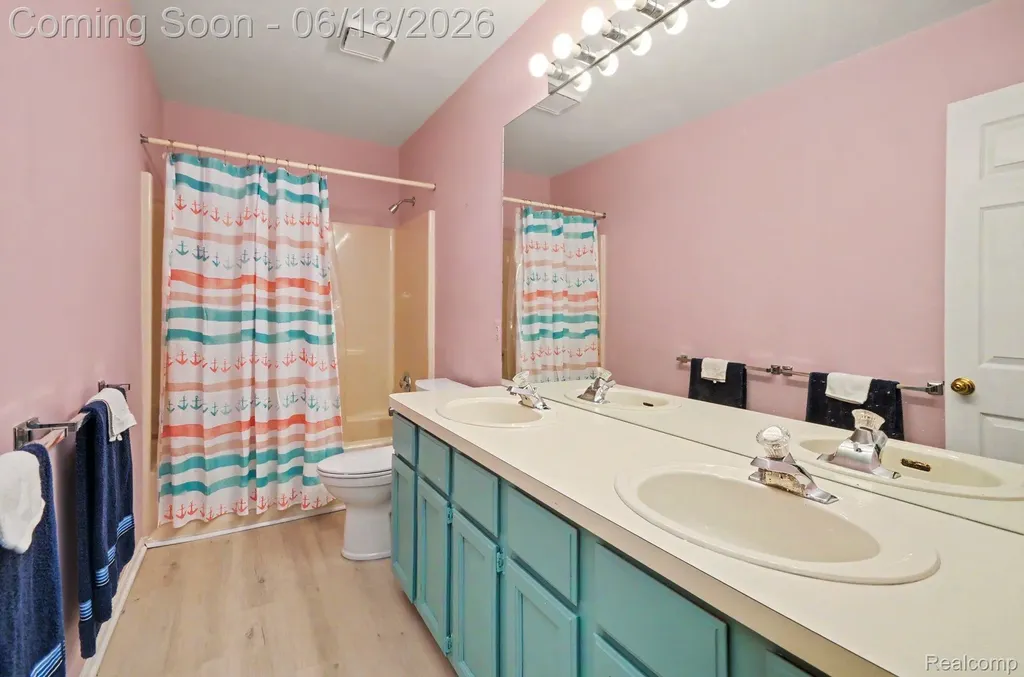 425 Thornridge Court Rochester Hills City MI 48307