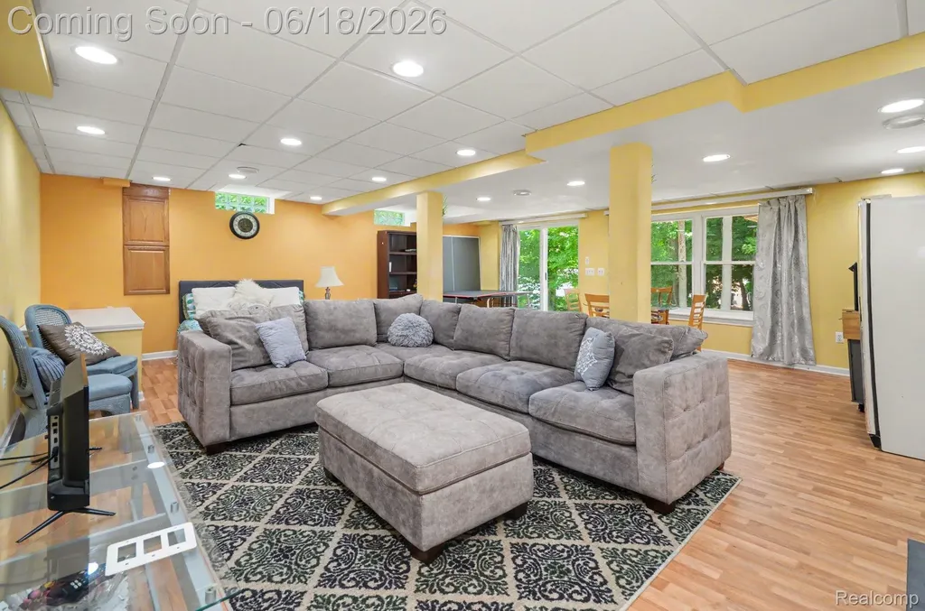 425 Thornridge Court Rochester Hills City MI 48307