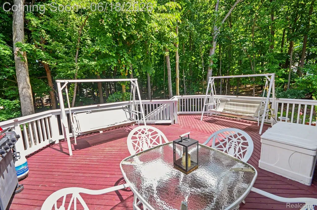 425 Thornridge Court Rochester Hills City MI 48307