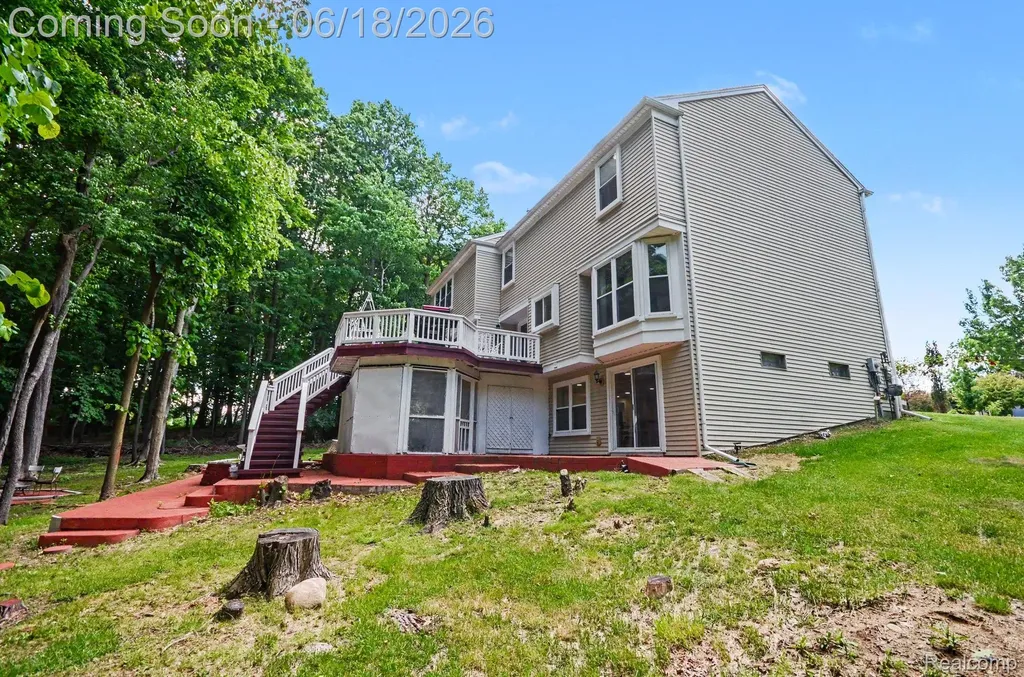 425 Thornridge Court Rochester Hills City MI 48307
