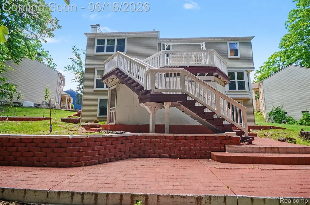 425 Thornridge Court Rochester Hills City MI 48307