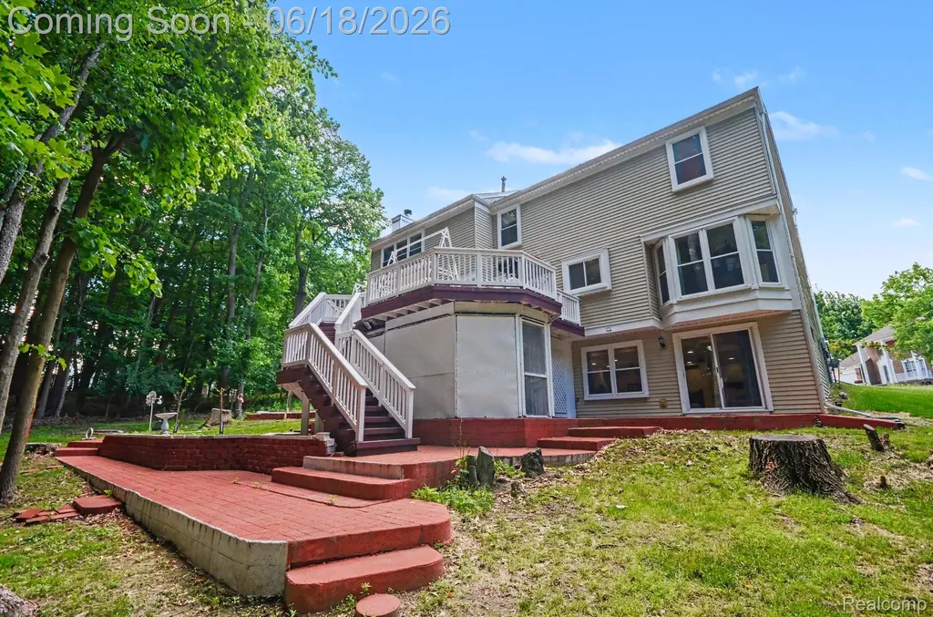 425 Thornridge Court Rochester Hills City MI 48307