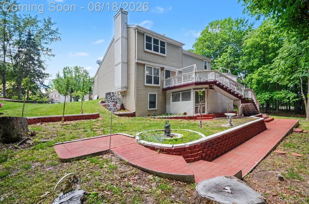 425 Thornridge Court Rochester Hills City MI 48307